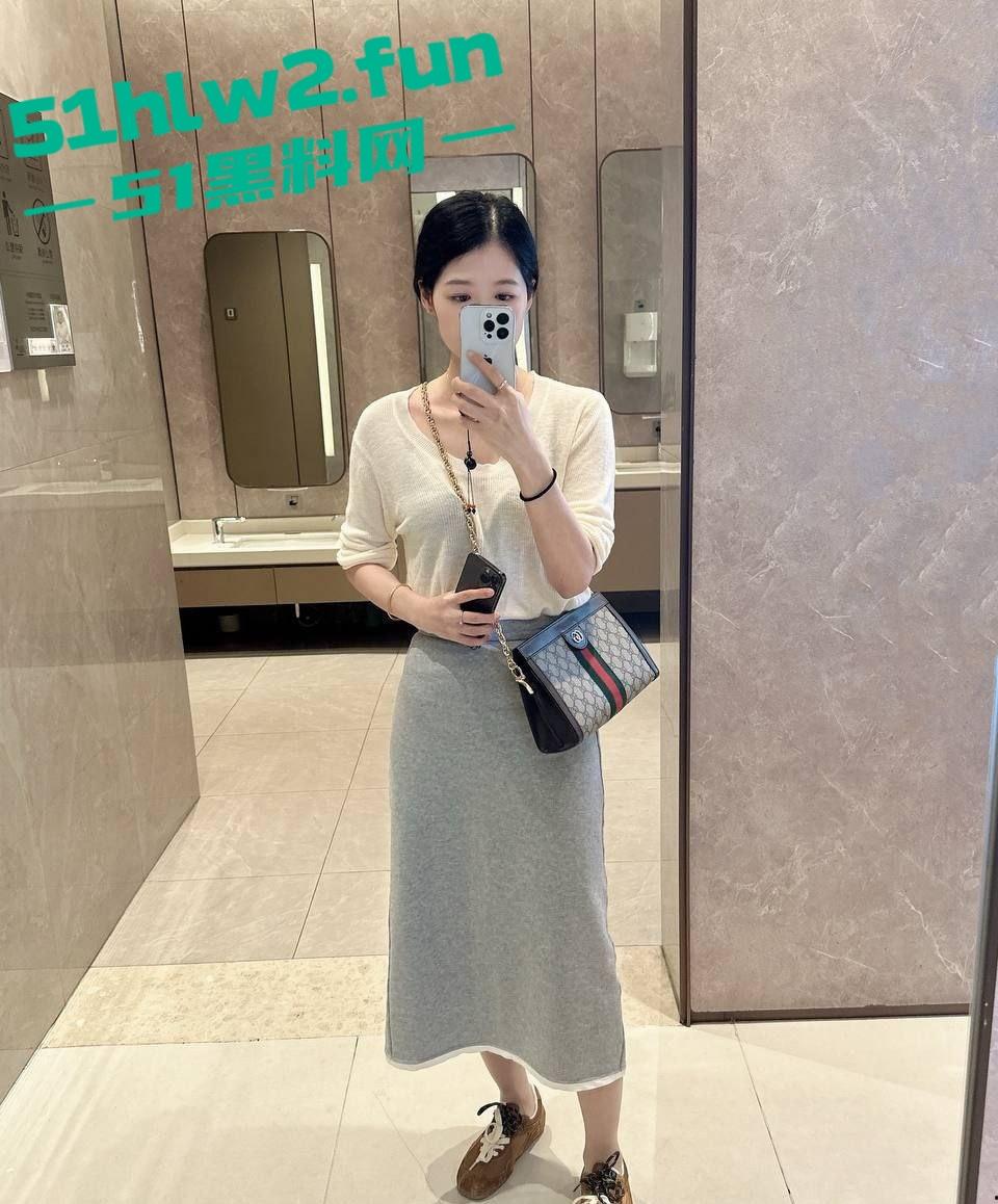 瓜友投稿前女友【刘亦菲】不输大明星,肤白貌美骚得要命,骚逼属性拉满,一摸就湿,粉嫩到让人冲动! 第3张 瓜友投稿前女友【刘亦菲】不输大明星,肤白貌美骚得要命,骚逼属性拉满,一摸就湿,粉嫩到让人冲动! 第3张