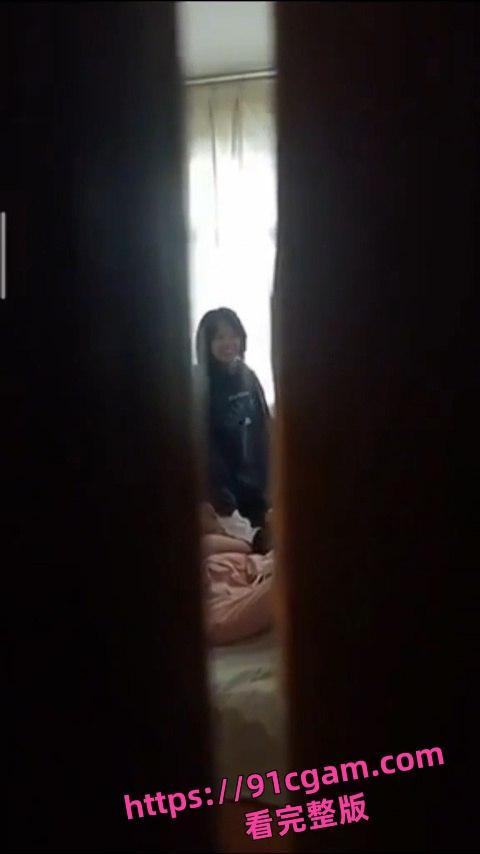 中国好室友！把女朋友带回来表演活春宫 故意不关门给室友欣赏  第4张