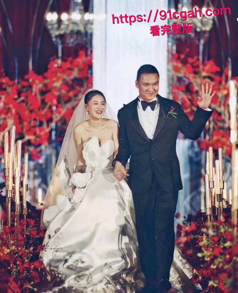 中国有嘻哈总导演 车澈 与李嘉格离异后与 乃万 曝出黑料 当街小便搂搂抱抱 酒店开房视频曝光! 第5张 中国有嘻哈总导演 车澈 与李嘉格离异后与 乃万 曝出黑料 当街小便搂搂抱抱 酒店开房视频曝光! 第5张