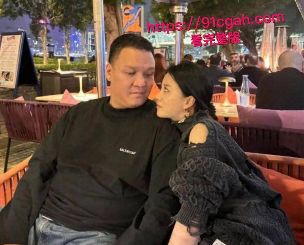 中国有嘻哈总导演 车澈 与李嘉格离异后与 乃万 曝出黑料 当街小便搂搂抱抱 酒店开房视频曝光! 第6张 中国有嘻哈总导演 车澈 与李嘉格离异后与 乃万 曝出黑料 当街小便搂搂抱抱 酒店开房视频曝光! 第6张