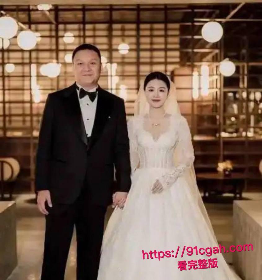 中国有嘻哈总导演 车澈 与李嘉格离异后与 乃万 曝出黑料 当街小便搂搂抱抱 酒店开房视频曝光! 第7张 中国有嘻哈总导演 车澈 与李嘉格离异后与 乃万 曝出黑料 当街小便搂搂抱抱 酒店开房视频曝光! 第7张