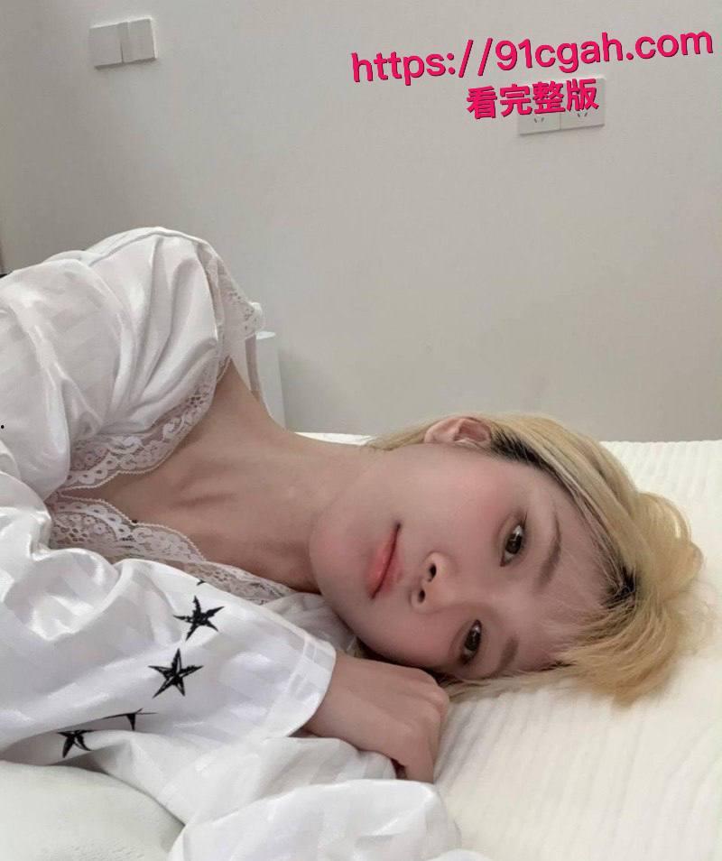 中国有嘻哈总导演 车澈 与李嘉格离异后与 乃万 曝出黑料 当街小便搂搂抱抱 酒店开房视频曝光! 第11张 中国有嘻哈总导演 车澈 与李嘉格离异后与 乃万 曝出黑料 当街小便搂搂抱抱 酒店开房视频曝光! 第11张