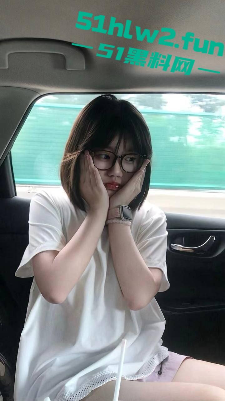 太原大学【张念一】这骚货,清纯脸蛋下藏着个欲女,手指在嫩逼里进进出出,手指插得自己直哆嗦! 第3张 太原大学【张念一】这骚货,清纯脸蛋下藏着个欲女,手指在嫩逼里进进出出,手指插得自己直哆嗦! 第3张