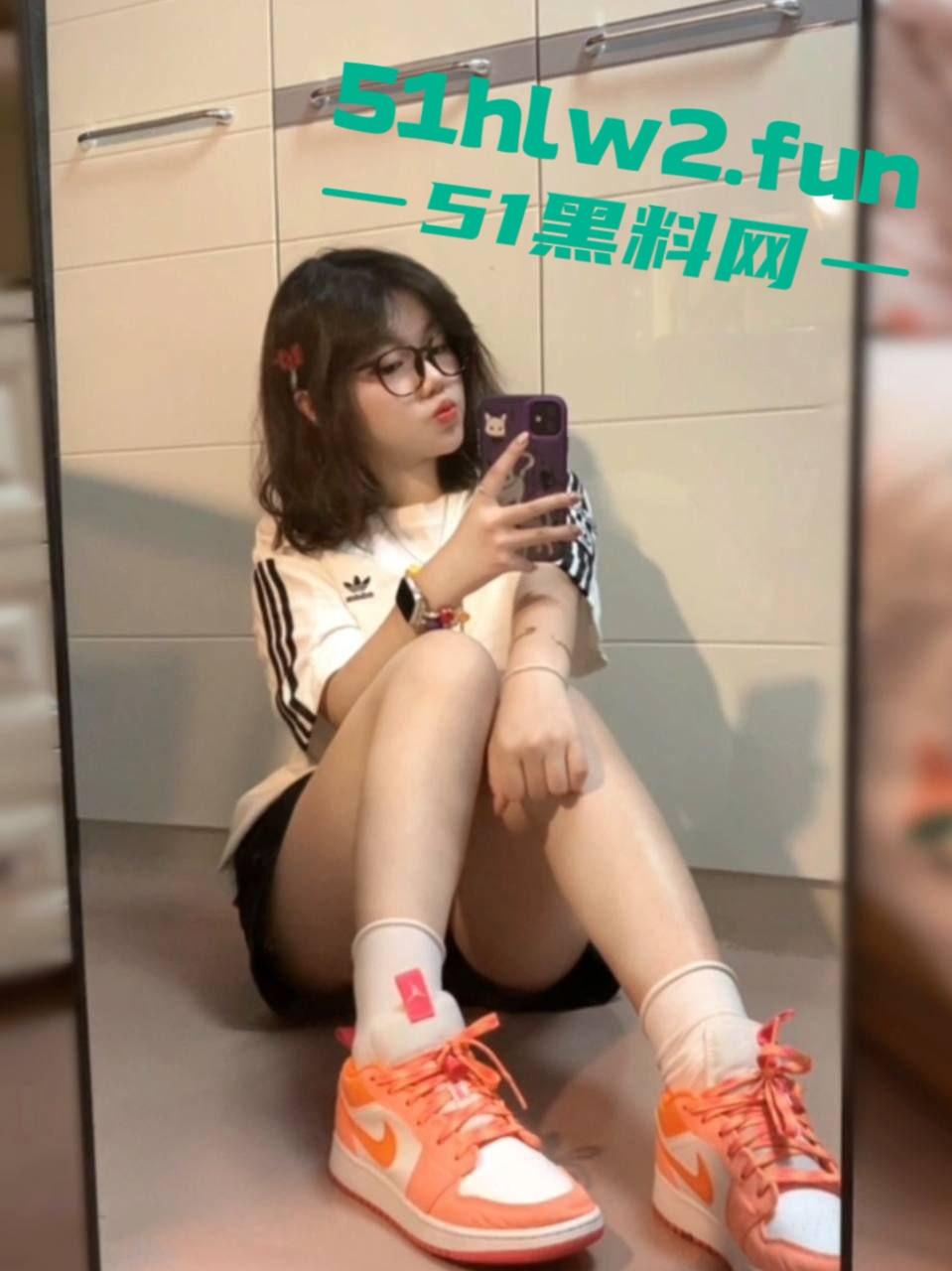 太原大学【张念一】这骚货,清纯脸蛋下藏着个欲女,手指在嫩逼里进进出出,手指插得自己直哆嗦! 第10张 太原大学【张念一】这骚货,清纯脸蛋下藏着个欲女,手指在嫩逼里进进出出,手指插得自己直哆嗦! 第10张