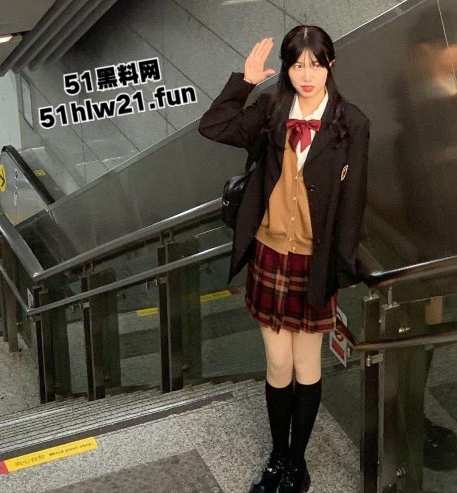 杭州校妓【方欣怡】身材高挑性感母狗,在教室给同学口交还背着男友被大叔包养,被男友曝光彻底成为校妓。 第3张 杭州校妓【方欣怡】身材高挑性感母狗,在教室给同学口交还背着男友被大叔包养,被男友曝光彻底成为校妓。 第3张