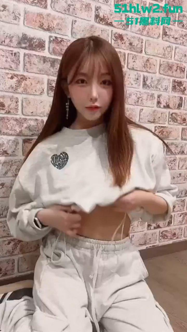 韩国BJ高颜值极品网红【츄츄】OF私拍福利流出,4p淫趴交换玩弄白嫩美乳舒爽娇喘表情淫荡至极。 第8张 韩国BJ高颜值极品网红【츄츄】OF私拍福利流出,4p淫趴交换玩弄白嫩美乳舒爽娇喘表情淫荡至极。 第8张