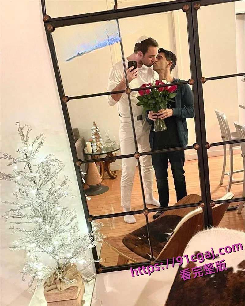 新版还珠格格男主班杰明堕落AV界!上演同性三人大战!如此劲爆反差超乎想象 第10张 新版还珠格格男主班杰明堕落AV界!上演同性三人大战!如此劲爆反差超乎想象 第10张