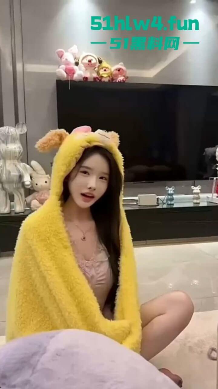 快手高颜白虎女主播【美羊羊】扮演潘金莲，只为肉棒而生床上骚浪堪比AV巨片。  第3张