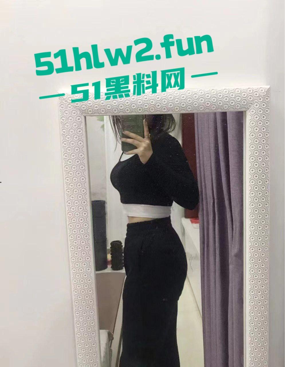 河北衡水顺平中学班主任爆大瓜!C-18班政治老师教书是正经的,下课跪地吃鸡骚得一批真会玩! 第1张 河北衡水顺平中学班主任爆大瓜!C-18班政治老师教书是正经的,下课跪地吃鸡骚得一批真会玩! 第1张