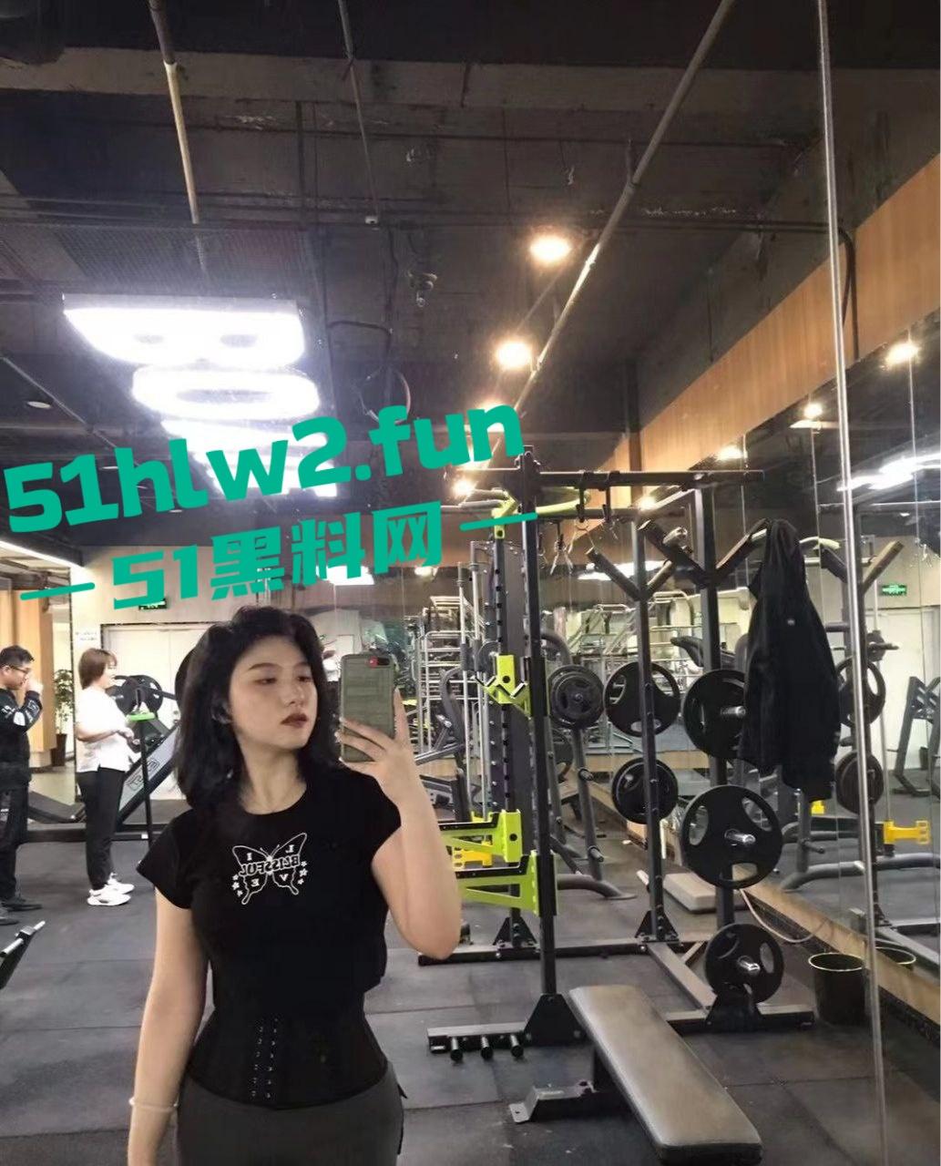 河北衡水顺平中学班主任爆大瓜!C-18班政治老师教书是正经的,下课跪地吃鸡骚得一批真会玩! 第4张 河北衡水顺平中学班主任爆大瓜!C-18班政治老师教书是正经的,下课跪地吃鸡骚得一批真会玩! 第4张