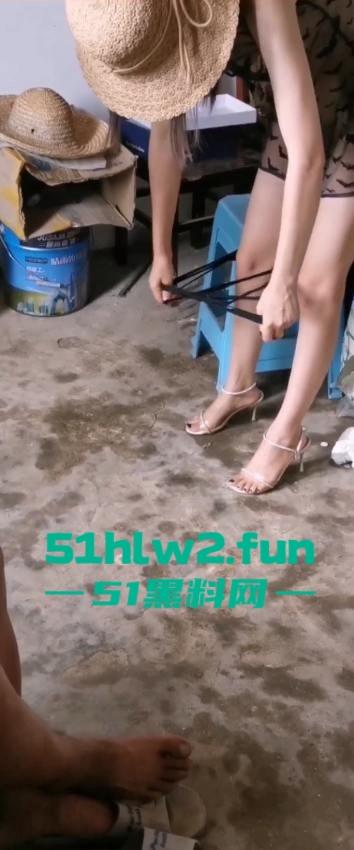 勾引老头太骚了,身材绝美高跟红指甲,性感拉满,老头看得眼珠子都掉出来! 第6张 勾引老头太骚了,身材绝美高跟红指甲,性感拉满,老头看得眼珠子都掉出来! 第6张