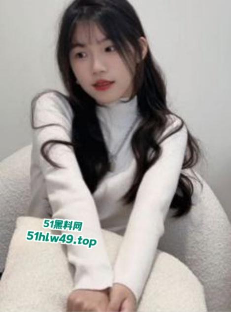 宁波大学骚母狗【潘钰洁】管理学院性感尤物，白月光女神却成为富二代性奴母狗，视频被全校疯传。  第1张