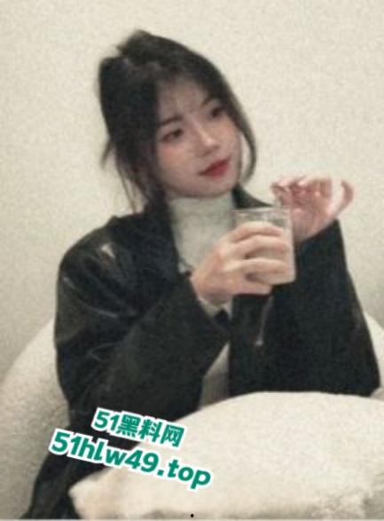 宁波大学骚母狗【潘钰洁】管理学院性感尤物，白月光女神却成为富二代性奴母狗，视频被全校疯传。  第6张