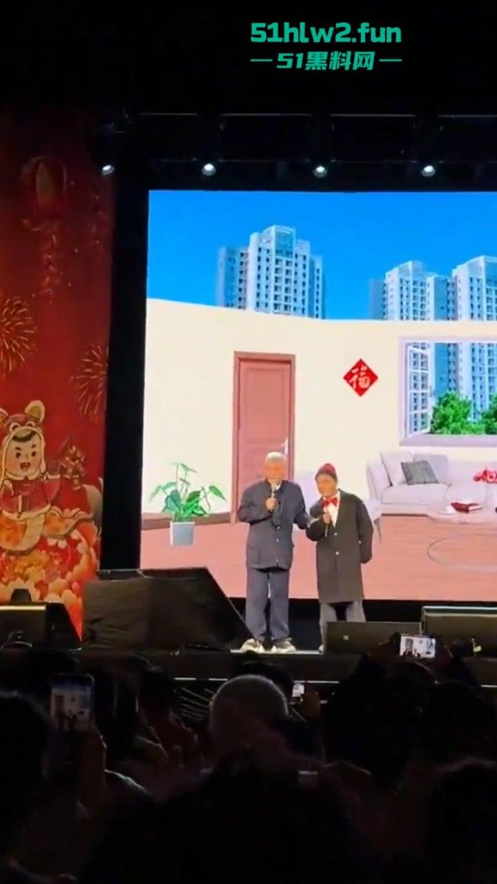 赵本山全球巡回演出在纽约开启第1站,场面宏大人流爆满果然是喜剧之父这影响力杠杠的。 第5张 赵本山全球巡回演出在纽约开启第1站,场面宏大人流爆满果然是喜剧之父这影响力杠杠的。 第5张