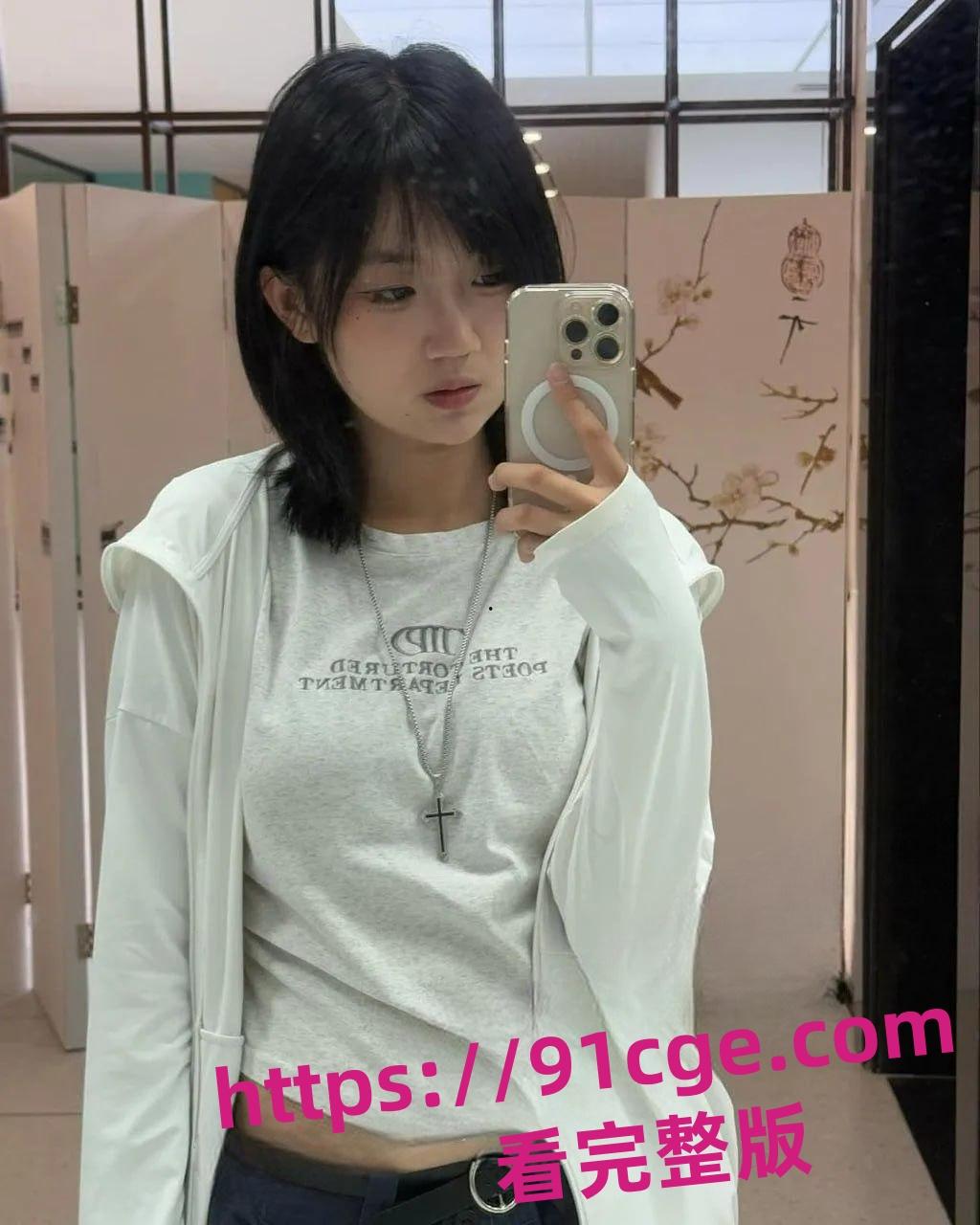 调教南京学院高颜值短发学生妹性欲超重喜欢玩炮机 第1张 调教南京学院高颜值短发学生妹性欲超重喜欢玩炮机 第1张