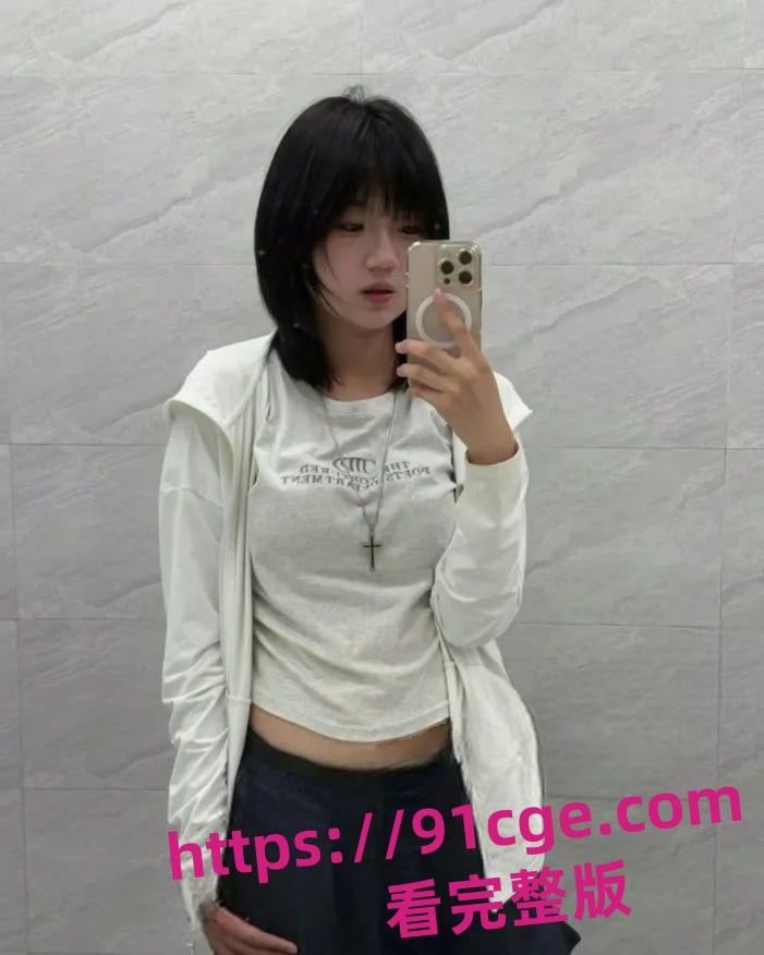 调教南京学院高颜值短发学生妹性欲超重喜欢玩炮机 第2张 调教南京学院高颜值短发学生妹性欲超重喜欢玩炮机 第2张