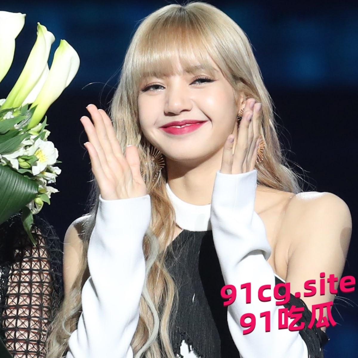 Lisa出席法国疯马秀夜总会,3天5场脱衣舞 第4张 Lisa出席法国疯马秀夜总会,3天5场脱衣舞 第4张