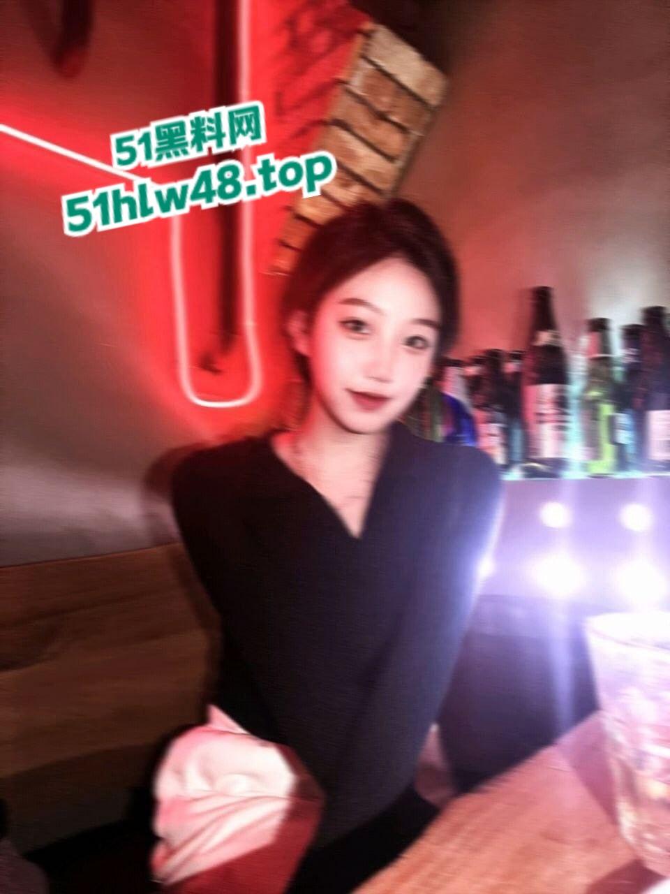 武汉大学音乐老师【张小岚】在学校楼道深喉口交浓精射满一嘴太刺激了！  第8张