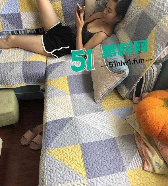 震惊!七岁男童为了游戏皮肤不惜把拿妈妈照片视频的跟人交换,偷拍妈妈大量裸照和视频传出。 第7张 震惊!七岁男童为了游戏皮肤不惜把拿妈妈照片视频的跟人交换,偷拍妈妈大量裸照和视频传出。 第7张