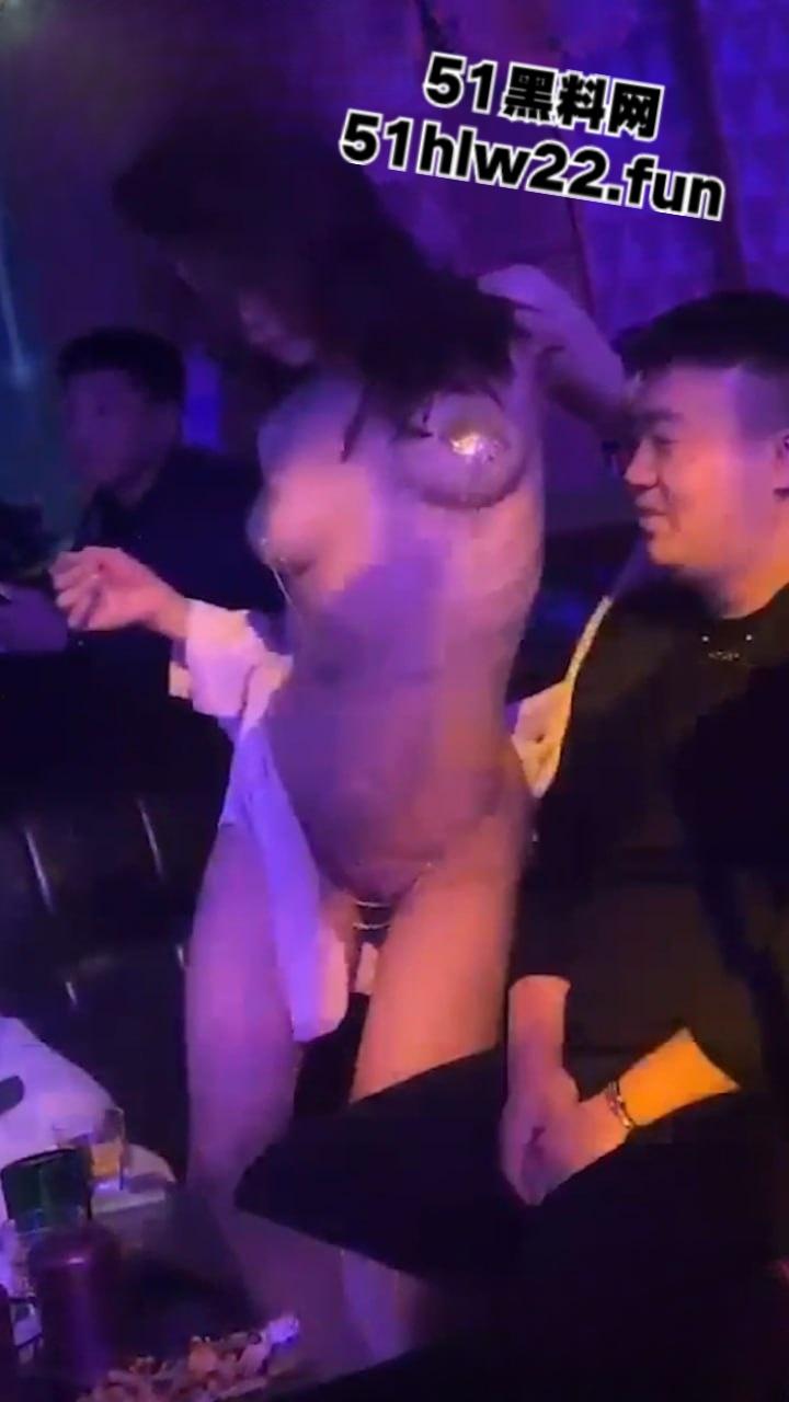 实拍酒吧ktv精彩夜生活,夜色燃爆各式性感美女陪酒妹子排队献身金主,场面堪比顶级AV现场! 第2张 实拍酒吧ktv精彩夜生活,夜色燃爆各式性感美女陪酒妹子排队献身金主,场面堪比顶级AV现场! 第2张