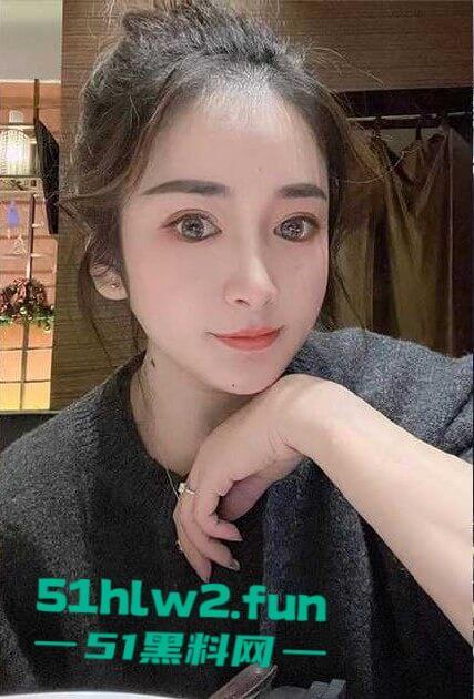 青岛【王婧岚】白天是服装店老板娘，晚上是炮友的母狗，偷情被操到淫穴黑亮，拍片上传彻底社死！  第8张