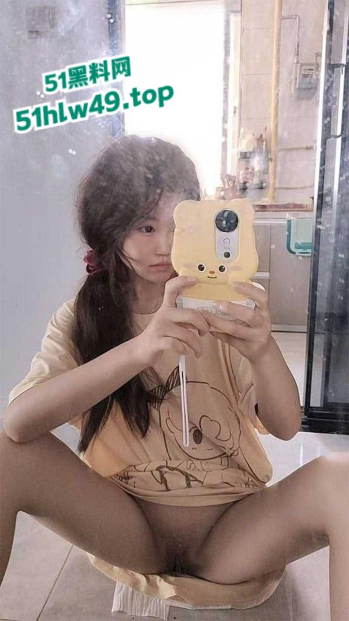 云南师范大学眼镜妹【周晓琴】高颜值学妹私下寂寞难耐,在家自拍火辣自慰视频,撩骚求人狠狠插入! 第7张 云南师范大学眼镜妹【周晓琴】高颜值学妹私下寂寞难耐,在家自拍火辣自慰视频,撩骚求人狠狠插入! 第7张