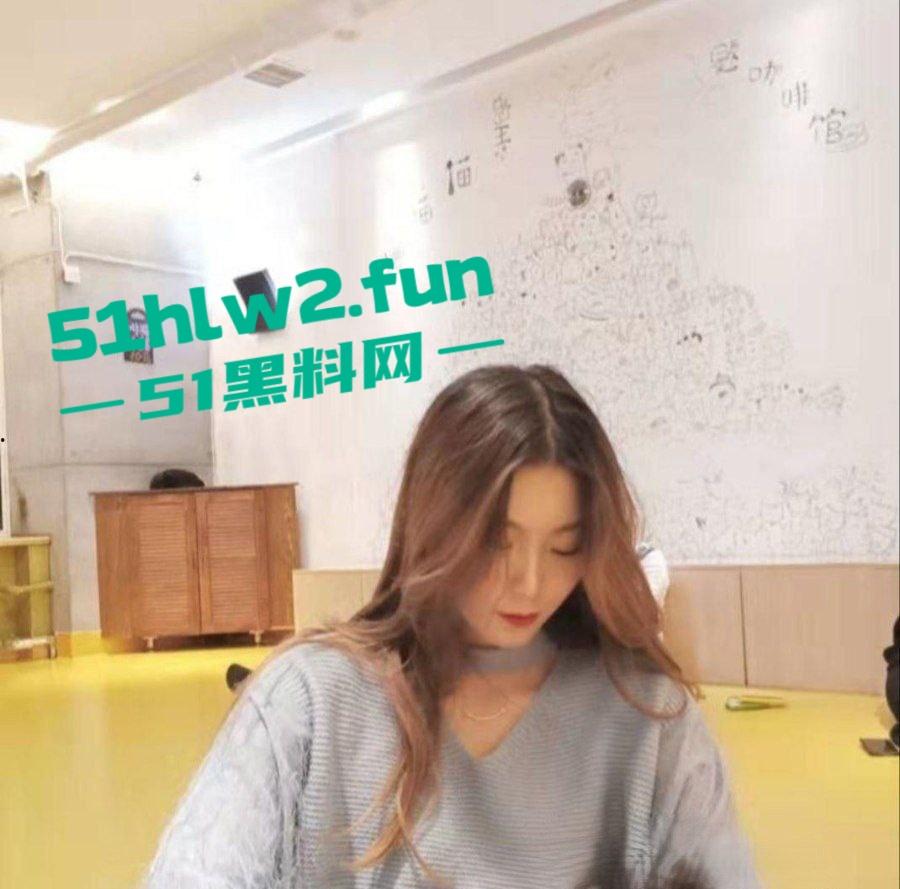 劳斯莱斯车主群现卖妻绿魔,美艳娇妻被群友轮番爆操,男主丝毫不怒,反获万人点赞,成大事者不拘小节牛啊! 第1张 劳斯莱斯车主群现卖妻绿魔,美艳娇妻被群友轮番爆操,男主丝毫不怒,反获万人点赞,成大事者不拘小节牛啊! 第1张