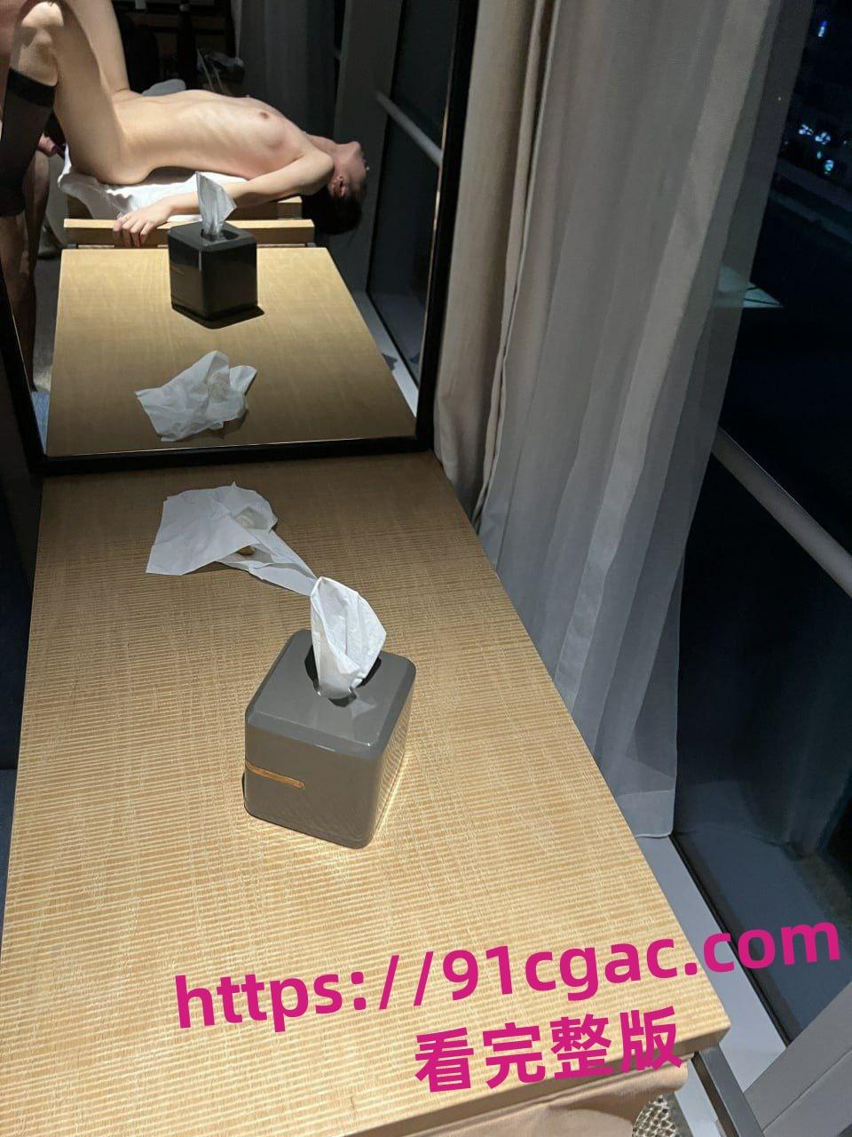 警花张津瑜和现任老公家人们一起吃饭！沦为万人肉便器居然被老实人接盘了  第2张