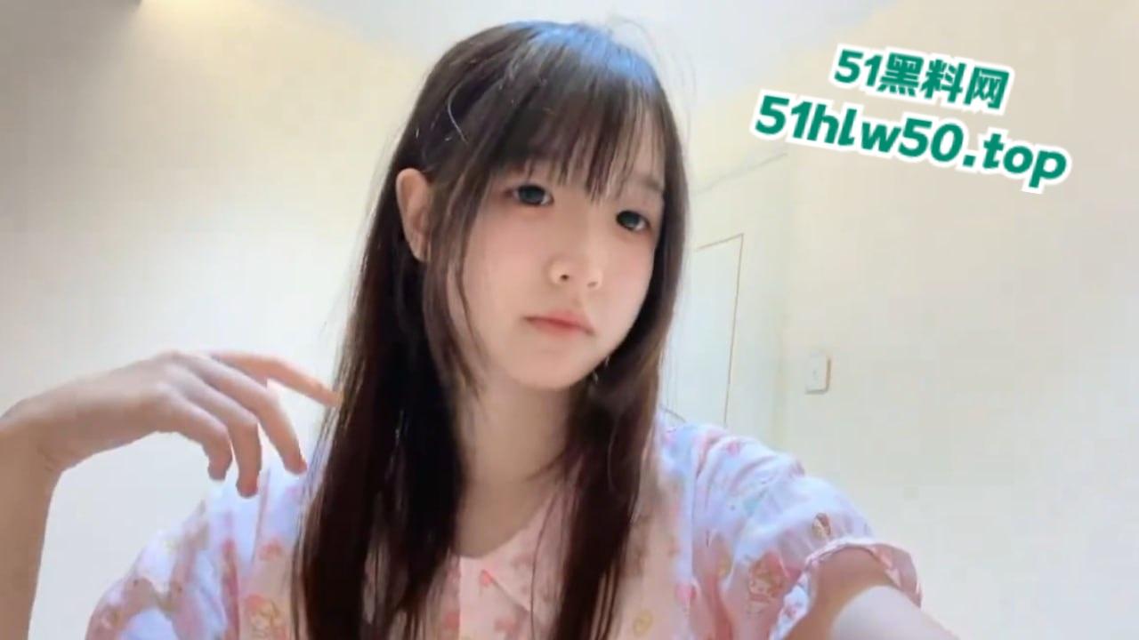 露脸福利姬【呓小涵】门槛福利极品萌妹，清纯可爱小穴饱满粉嫩，自慰福利视频流出！  第7张