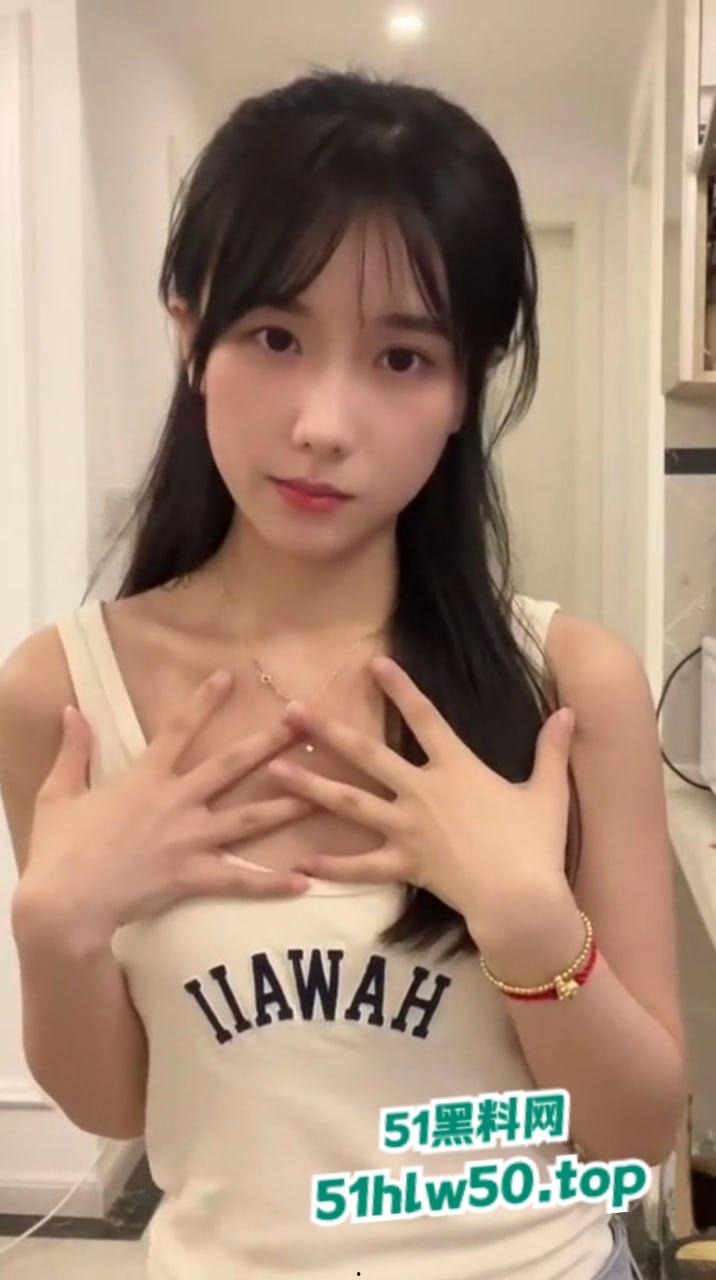 20万粉美女主播【小刘同学zzz】与探花李神约战,从沙发到床上强悍女上位! 第4张 20万粉美女主播【小刘同学zzz】与探花李神约战,从沙发到床上强悍女上位! 第4张