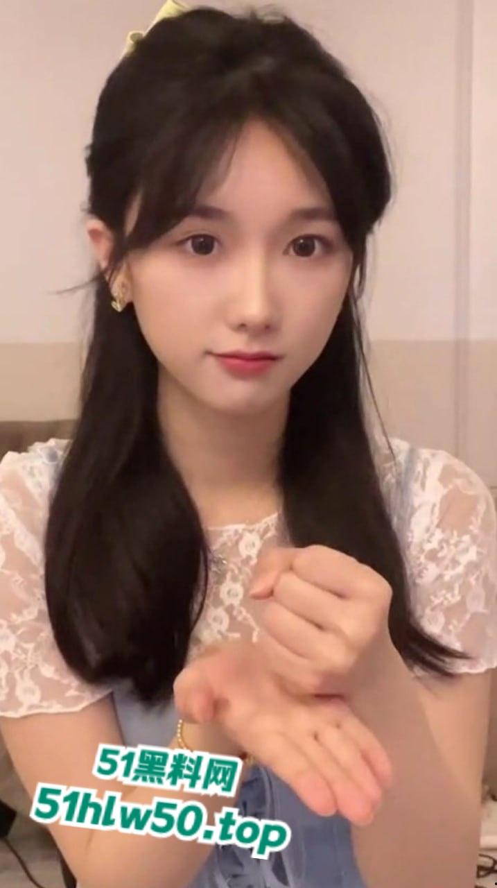 20万粉美女主播【小刘同学zzz】与探花李神约战,从沙发到床上强悍女上位! 第7张 20万粉美女主播【小刘同学zzz】与探花李神约战,从沙发到床上强悍女上位! 第7张