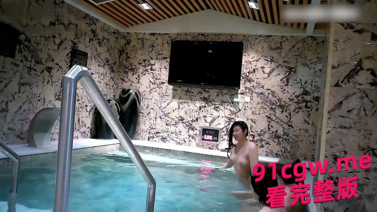 女澡堂偷拍视频流出!水中嬉戏看得人口水直流! 第5张 女澡堂偷拍视频流出!水中嬉戏看得人口水直流! 第5张