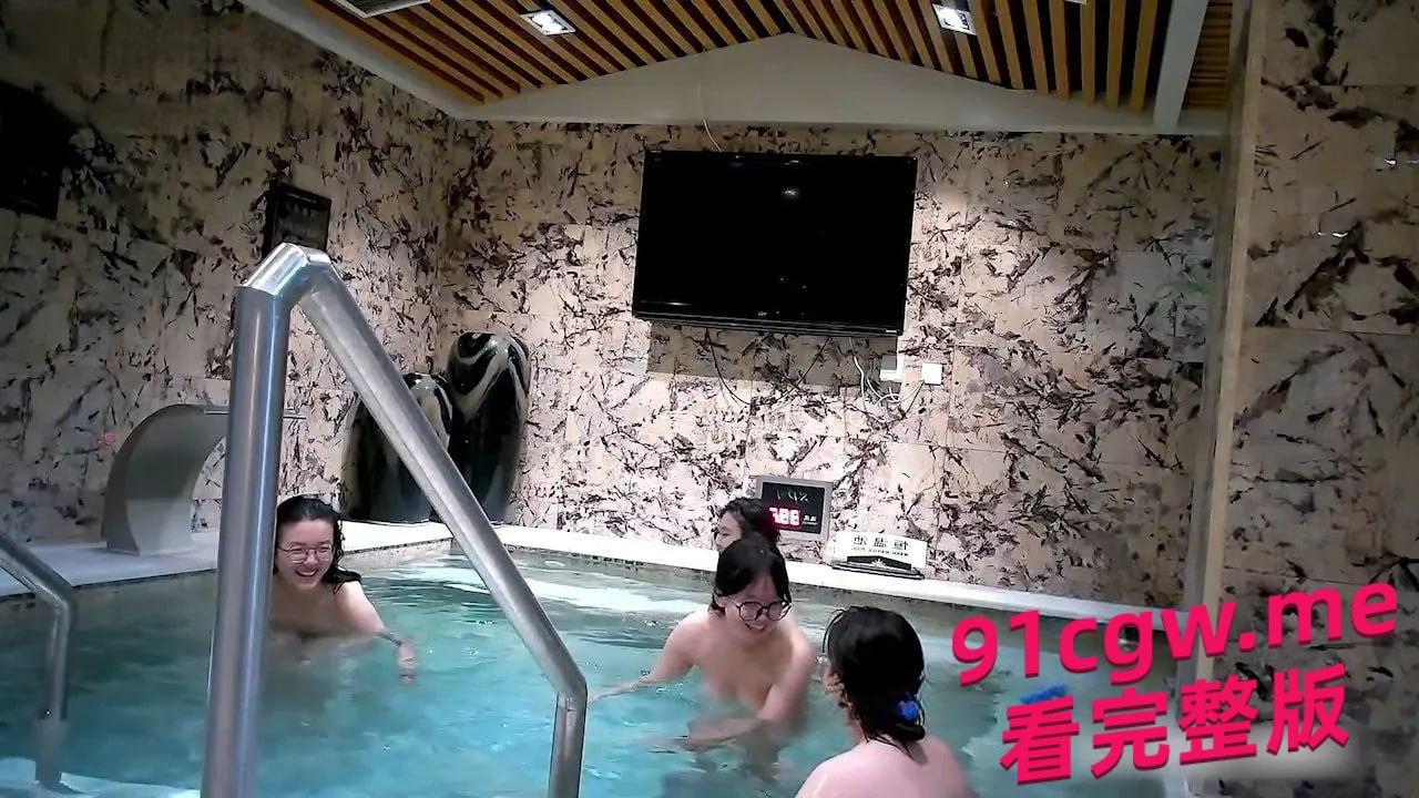 女澡堂偷拍视频流出!水中嬉戏看得人口水直流! 第6张 女澡堂偷拍视频流出!水中嬉戏看得人口水直流! 第6张