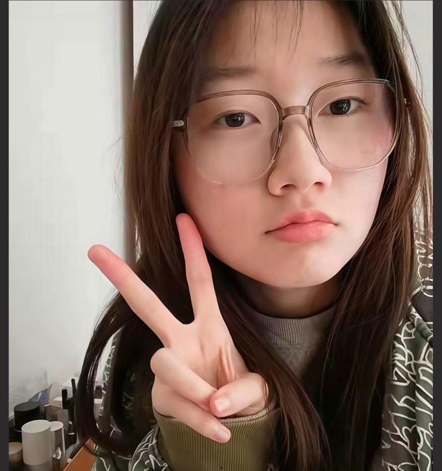 曲阜师范大学05年母狗 何鑫 眼镜反差嫩妹 自拍骚穴视频 线下足交！  第3张