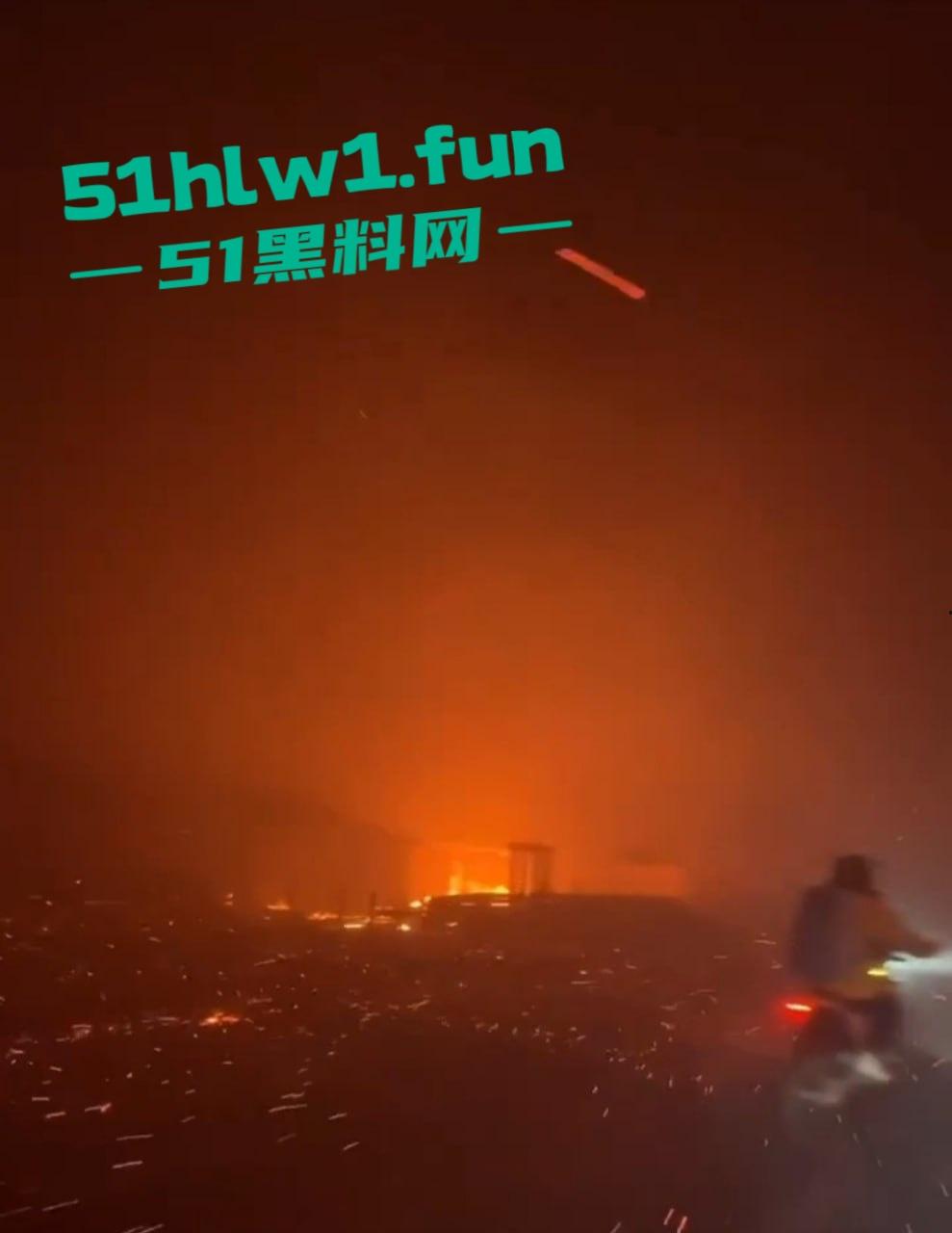 洛杉矶火势疯狂升级，7万居民被迫撤离，大片森林变焦土，美利坚的灾难正在上演！  第13张