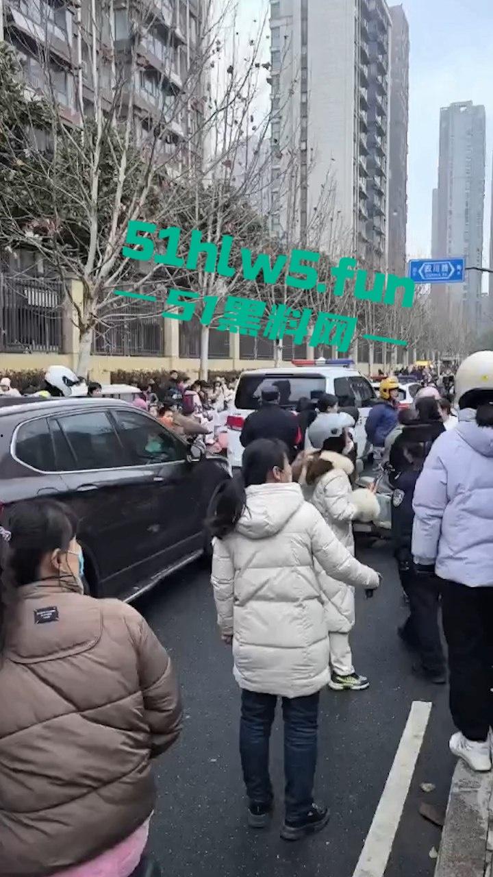 合肥滨湖小学,三年级小男生遭欺辱被剪操殖器,父亲发疯手刃覇凌同学。 第4张 合肥滨湖小学,三年级小男生遭欺辱被剪操殖器,父亲发疯手刃覇凌同学。 第4张