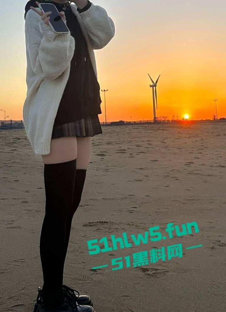 浙江外国语学院，大二学生妹【董雯轩】长腿翘臀酥胸撩人，约炮大屌男被操的嗷嗷乱叫 。  第1张