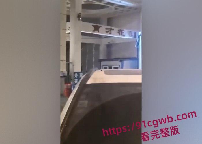 河北保定育才花园醉酒男女街头野战 站立撸管扣逼 趴路边草地爆操 强者果然不挑环境  第2张