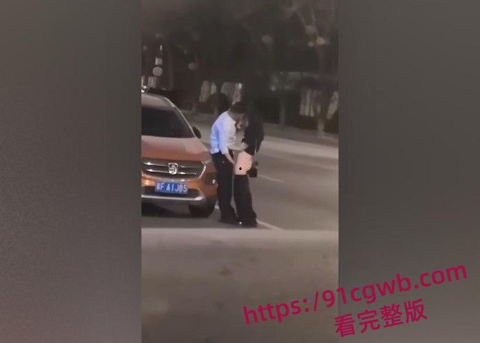 河北保定育才花园醉酒男女街头野战 站立撸管扣逼 趴路边草地爆操 强者果然不挑环境  第4张