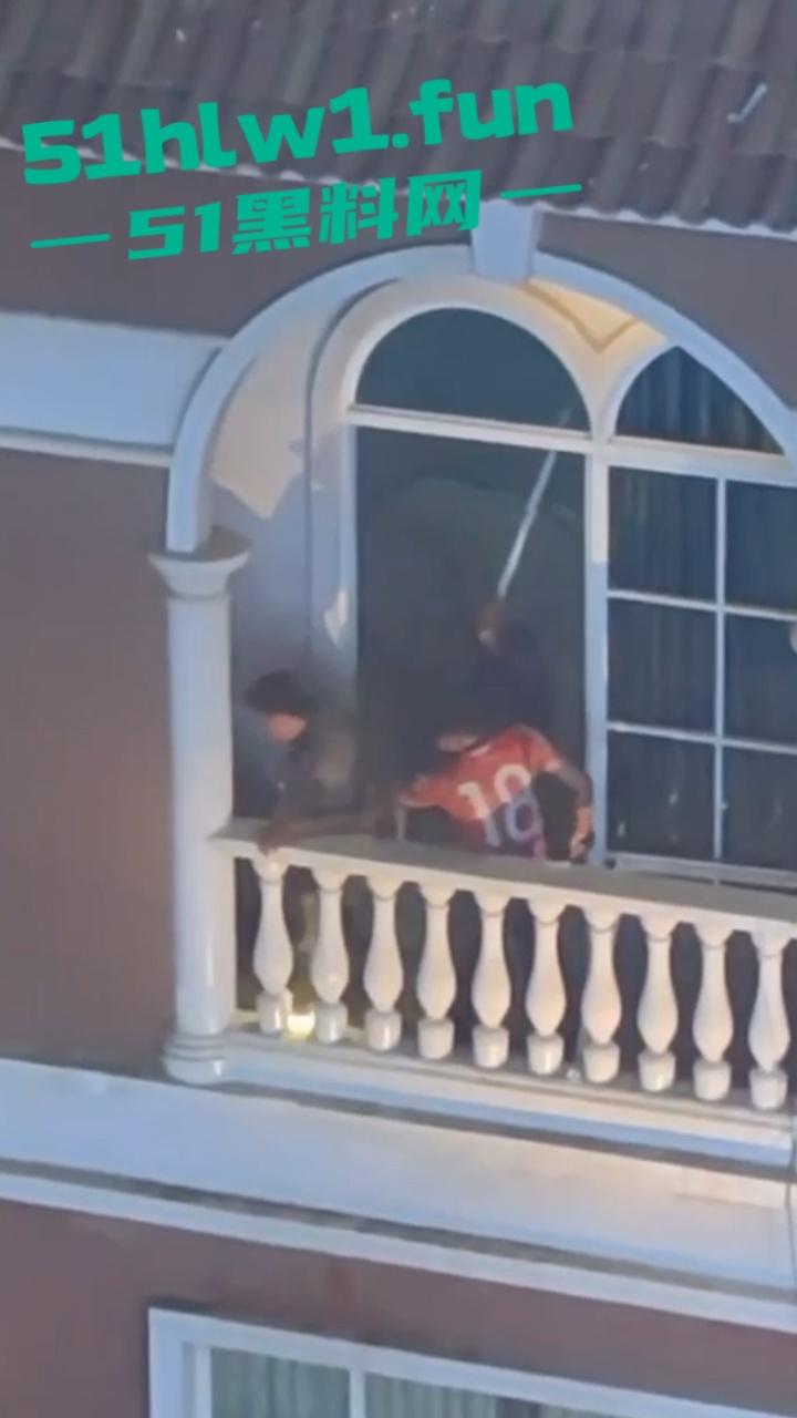 柬埔寨金边钻石岛警察抓捕嫌犯暴力又血腥 现场实拍炸裂视频流出！  第3张