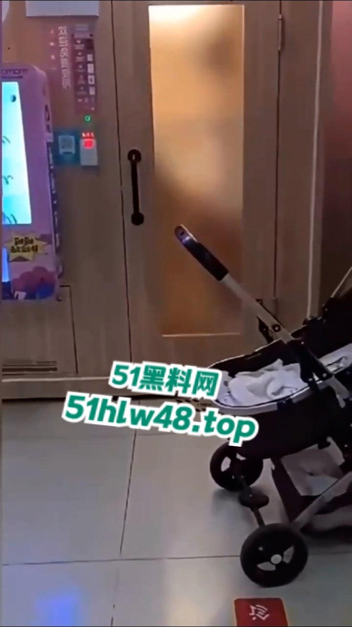 成都金牛区妇幼保健院的不雅事件，透明玻璃暴露两个淫荡男女在母婴室里操逼的行径，引发网友们热议！  第7张