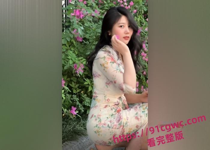 爸爸临时公司加班家中只有我和妈妈，这么好的机会怎么能放过，直接把妈妈操他失禁水都流了一地  第1张