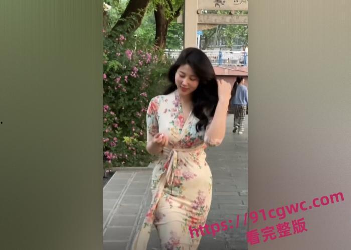 爸爸临时公司加班家中只有我和妈妈，这么好的机会怎么能放过，直接把妈妈操他失禁水都流了一地  第3张