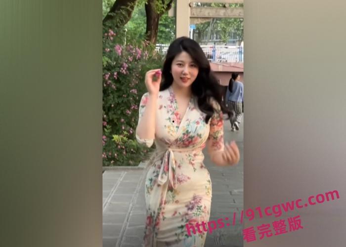 爸爸临时公司加班家中只有我和妈妈，这么好的机会怎么能放过，直接把妈妈操他失禁水都流了一地  第7张