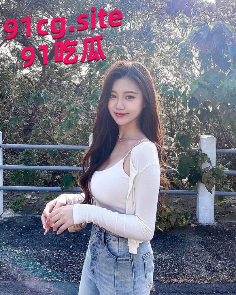 台湾超甜网红美睫师ChloeLin，被摄影师套路口交啪啪转头将视频转发给朋友最后泄密了  第1张