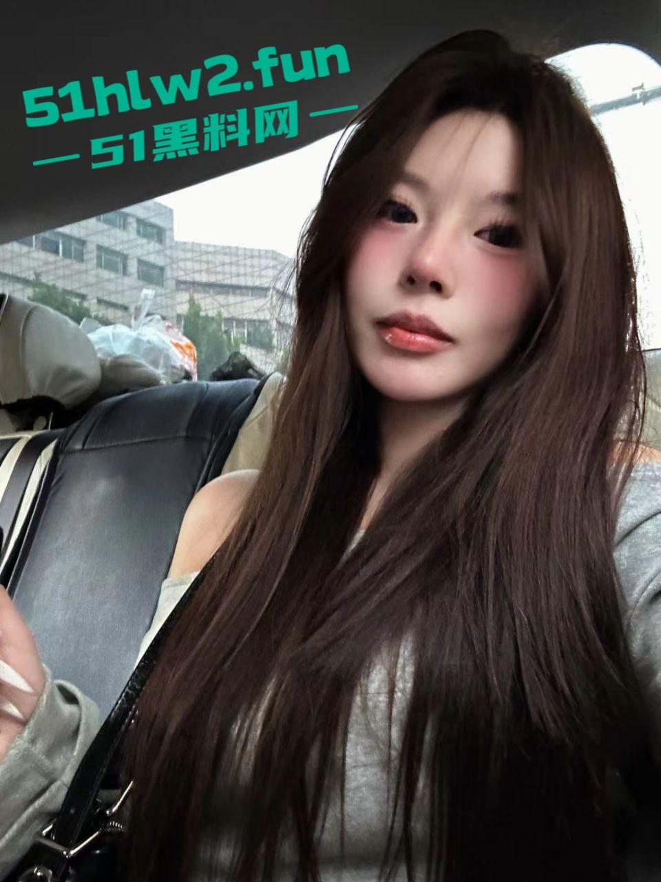 抖音高颜值女神【枭娍】曾6千都只能买下，擦边小视频的主播终于是被大哥拿下就是拍摄这角度太刁钻。  第2张