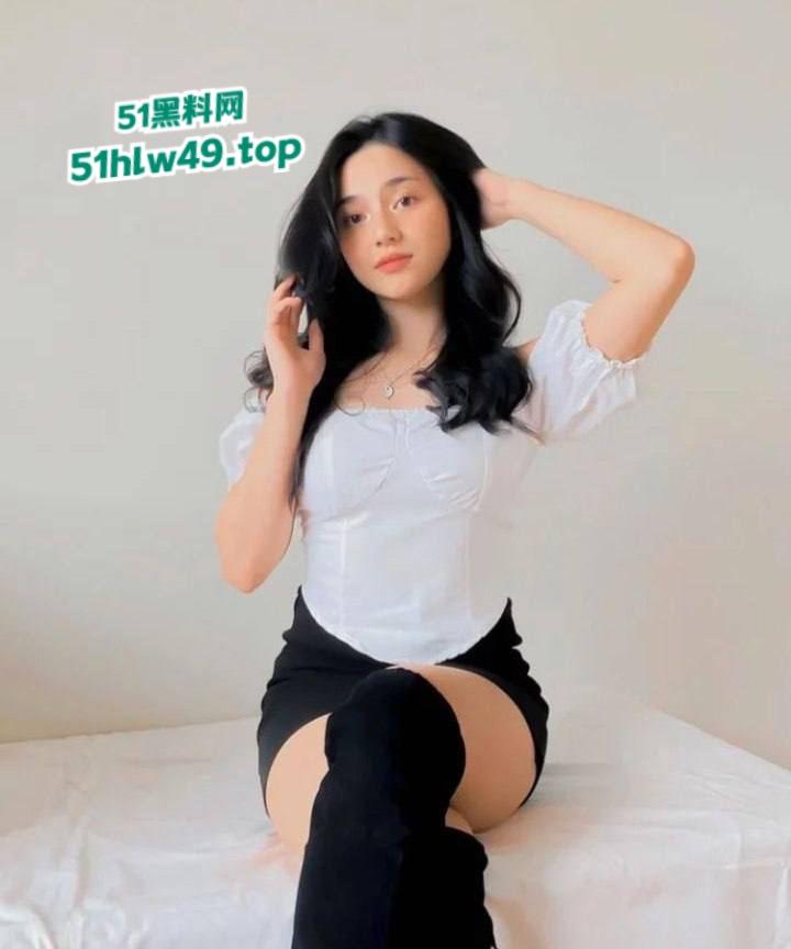 Titok170万粉丝网红，顶级御姐【JULSbraba】超美女神下海约啪，金主爆操抽插视频流出曝光！  第2张