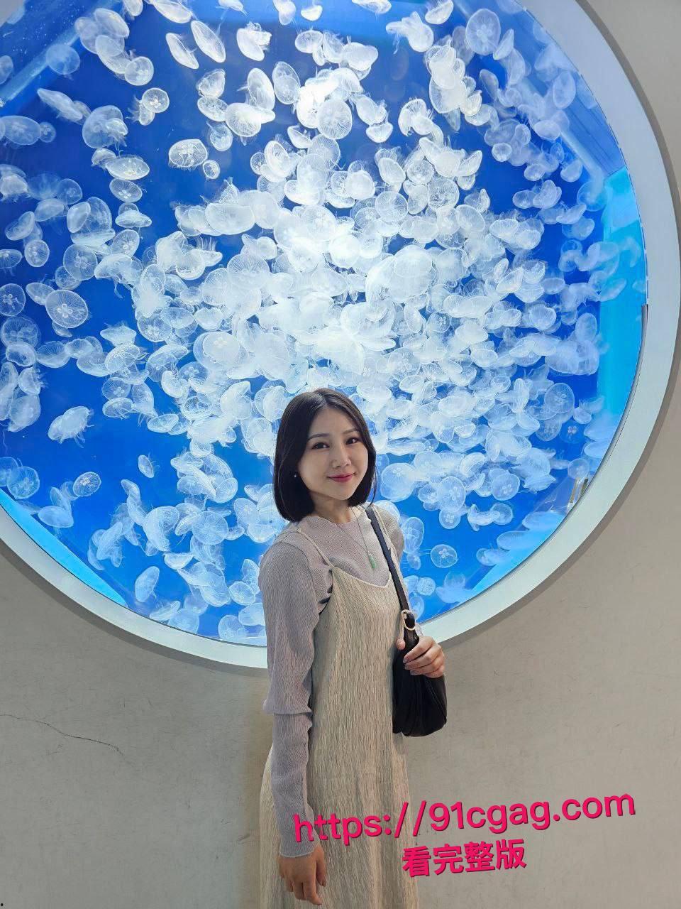 纹身大奶少妇卧室变淫乱战场:老公鸡巴被她深喉舔蛋吞精,骑乘狂摇骚穴喷水满床 第4张 纹身大奶少妇卧室变淫乱战场:老公鸡巴被她深喉舔蛋吞精,骑乘狂摇骚穴喷水满床 第4张