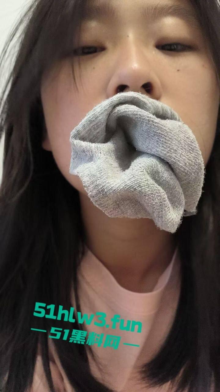 极品眼镜小母狗【季翰文】超反差的性感骚货颜值清纯甜美，内在母狗一只高潮脸居家自慰视频流出。  第9张