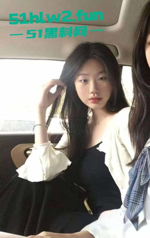 河南20岁骚货母狗【李琦】穿着黑丝连体情趣内衣大跳骚舞，露脸自慰的表情简直太骚了。  第1张